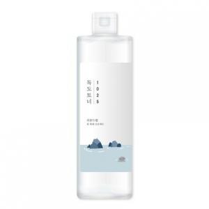 Тоник ROUND LAB Dokdo отшелушивает омертвевшие клетки кожи, наполняет кожу стойким увлажняющим тонером водянистого типа, 16,9 жидких унций