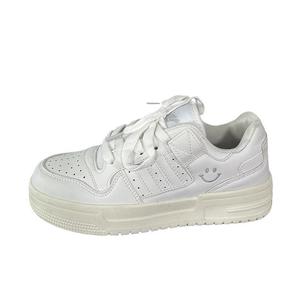 PARK DANCE Низкие женские кроссовки белого цвета