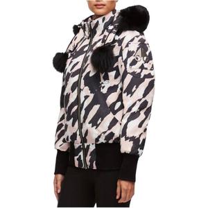 Куртки и пальто женские Moose Knuckles, черный розовый