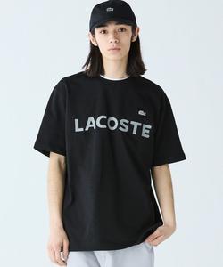 Футболка с коротким рукавом из плотной ткани с резиновым принтом и логотипом известного бренда.