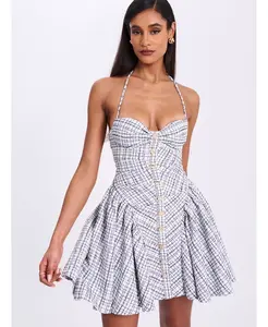 Женское мини-платье Melody из твида в черно-белую клетку с заниженной талией и бретелькой через шею Miss Circle, мультиколор
