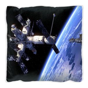 Подушка Wallario Premium, мягкая поверхность, с космическим мотивом - космическая станция и космический корабль в космосе, размер: 60 х 60 см, с белой спинкой