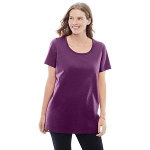 Женщина в женской идеальной футболке больших размеров с короткими рукавами и круглым вырезом Woman Within, цвет Plum Purple
