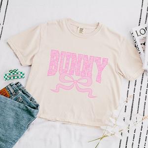 Бокси кроп-топ с принтом Bunny pink lace Simply Sage Market, Ivory