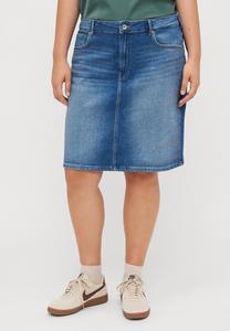 Джинсовая юбка CARSTELLA RHINESTONE SKIRT ONLY Carmakoma, цвет Light Blue Denim