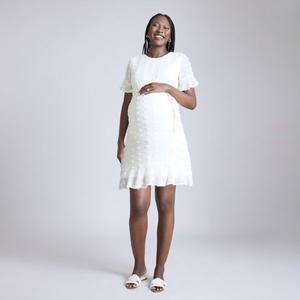 Беременное платье с короткими рукавами, поясом и ярусами Motherhood, белый