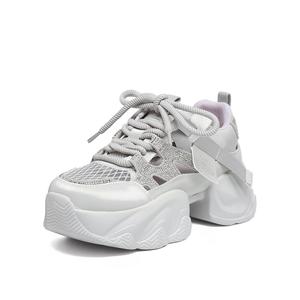 DAPHNE Дышащие массивные кроссовки женские низкие с перфорацией серебристые, цвет Cut-Out Silver