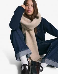 Одеяло-шарф Bershka бежевого цвета