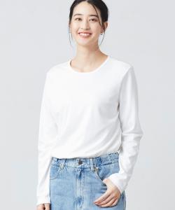 Футболка из хлопка пима, с длинными рукавами, круглым вырезом.