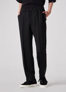 Легкие, сухие, зауженные брюки из фактурной ткани