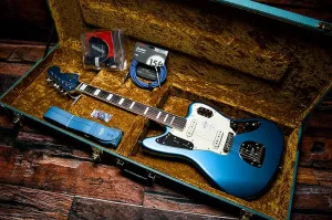Fender FSR Сделана в Японии Традиционная 60-х Гитара Jaguar 2024-25 - Lake Placid Blue Metallic