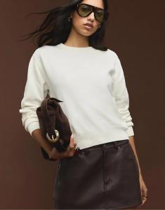 Мягкий на ощупь базовый трикотажный свитер Stradivarius цвета экрю