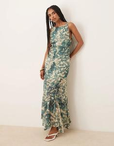 Платье макси ASOS DESIGN с заниженной талией, широким подолом годе и размытым принтом