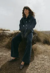 Джинсовая куртка с выраженной талией и структурированным силуэтом. Na-Kd, Dark Blue