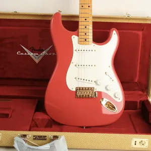 Fender Custom Shop 1955 Stratocaster DLX Closet Classic с цельным кленовым грифом, выцветший постаревший цвет Fiesta Red CZ585601