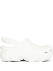 Слайды с деталями логотипа GCDS, белый