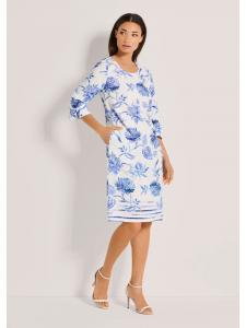 MADELEINE Платье с круглым вырезом и оригинальным принтом в бело-голубых тонах