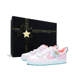 Nike Court Borough Bear Powder Candy Balance Легкие Лоу-топ Скейтбордские Кроссовки GS Розовый Белый, Shimmer Box