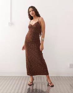 Платье-комбинезон макси Motel Kalana Swirl с флокированным узором коричневого цвета