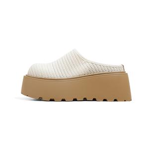 Закрытые тапочки для женщин A poinsettia princess, бежевый