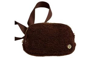 Lululemon Женский поясной рюкзак из переработанного полиэстера обычный земляной коричневый и золотой, Earth Brown & Gold