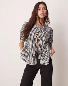 Черный топ в клетку «клетчатка» с завязкой спереди New Look
