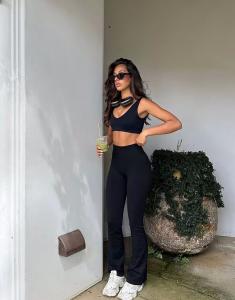 Бесшовные расклешенные колготки Aim'n Black черного цвета