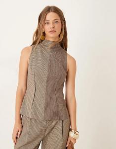 Строгий топ с высоким воротом ASOS DESIGN в разноцветную клетку