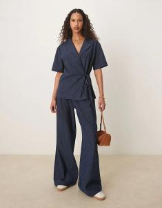 Рубашка ASOS DESIGN в джинсовом стиле с завязкой спереди в тонкую полоску