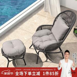 Комплект садовой мебели Zi Ye: Плетеное лаунж-кресло с оттоманкой и мягкими подушками