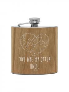 Mr. & Mrs. Panda Фляжка в форме сердца с изображением выдры и надписью коричневого цвета