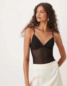 Боди без рукавов с V-образным вырезом черного цвета