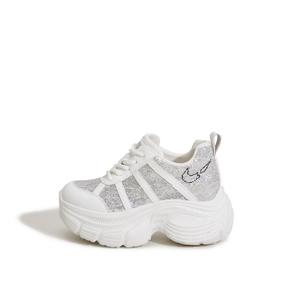 Влагоотводящие легкие низкие кроссовки 8 см на массивной подошве для женщин Milan love song, White