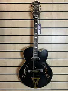 Электрогитара Ibanez PM3C-BKL Pat Metheny Signature черного цвета с низким глянцем, футляр, произведено в Индонезии