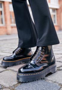 Ботильоны на платформе Dr. Martens лакированные, черный