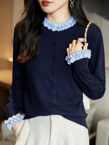 Вязаный топ с оборками и пуговицами для женщин.