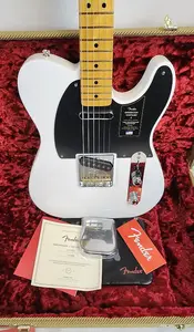 Fender American Vintage II 1951 Telecaster, гриф из клена, прототип белого цвета, с жестким футляром