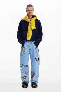 Джинсовые брюки с нашивками