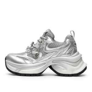 Teenmix Lucky Star Collection амортизирующие устойчивые к истиранию противоскользящие низкие массивные кроссовки женские серебристые, цвет Silver