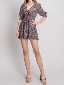 Кокосовый персиковый ромпер со сборчатыми рукавами и завязкой на талии ALLIE ROSE