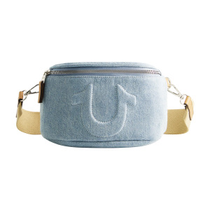 СУМКА НА ПОЯС С ПРОШИТОЙ ПОДКОВОЙ True Religion, цвет Light Blue