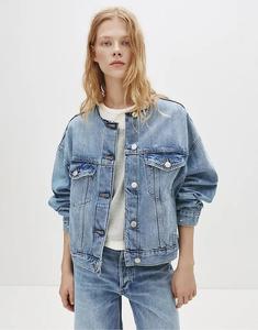 Джинсовая куртка Trucker с круглым вырезом Pull&Bear, средне-синего цвета