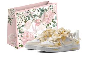 Женские кроссовки Court Borough для скейтбординга с низким верхом, устойчивые к истиранию, цвета экрю и золота Nike, Ecru Gold+Shopping Bag