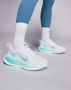 Кроссовки Nike Running Vomero 18 белого и светло-голубого цветов