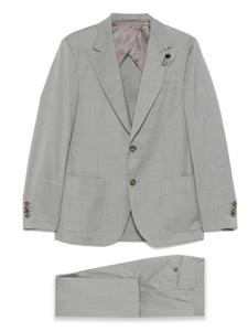 Костюм с брошью Lardini, серый