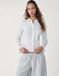 Приталенная рубашка Stradivarius белого цвета