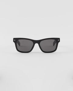Солнцезащитные очки с культовой металлической пластиной Prada, черный