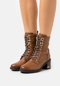 Ботильоны на шнуровке Mustang, коньячный