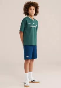 Футболка с принтом "плохие парни" We Fashion, Dark Green