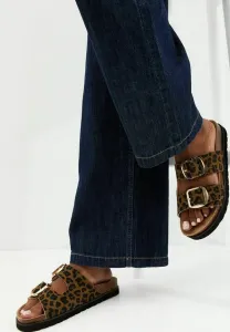 Тапочки с двойным ремешком и анималистическим принтом New Look, Stone